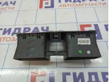 Дефлектор воздушный центральный Renault Megane 3 682606038R. Дефект.