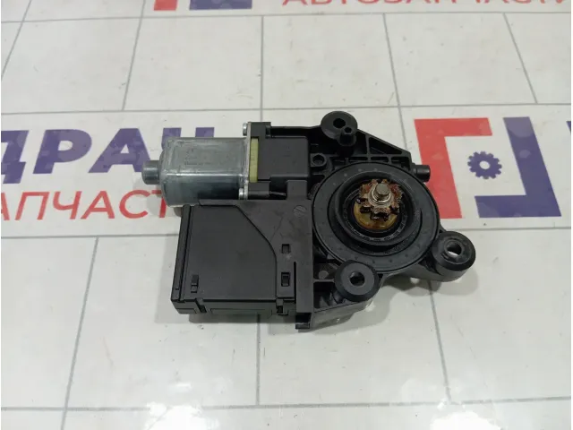 Моторчик стеклоподъемника переднего правого Renault Megane 807301111R