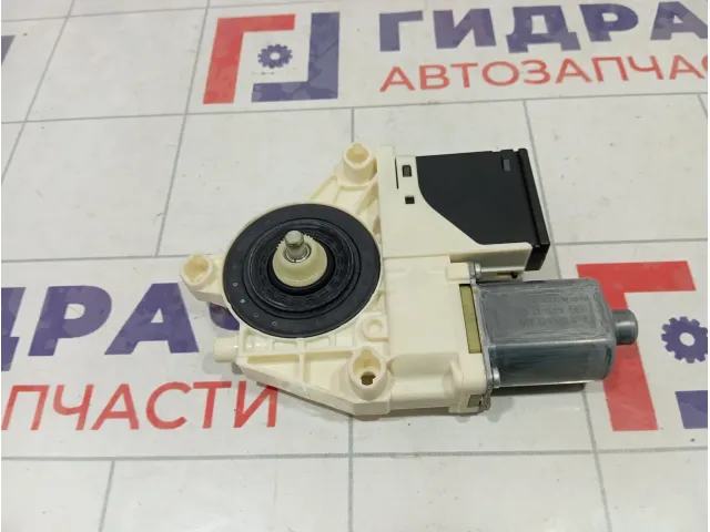 Моторчик стеклоподъемника заднего левого Renault Megane 827310185R