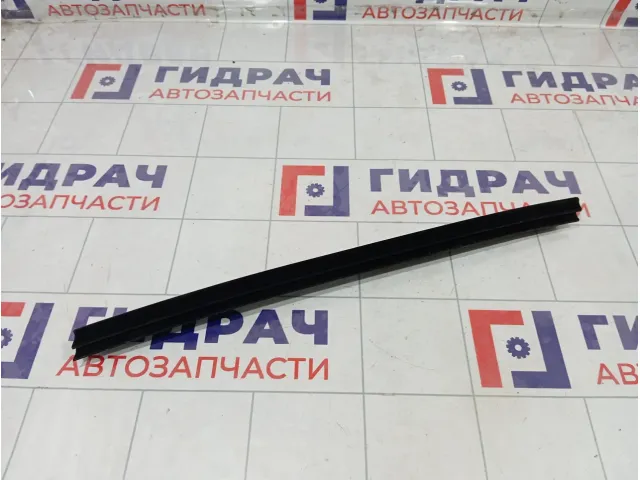 Уплотнитель стекла заднего левого Renault Megane 823310040R