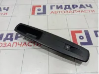 Кнопка стеклоподъемника переднего правого Renault Megane 809600750R