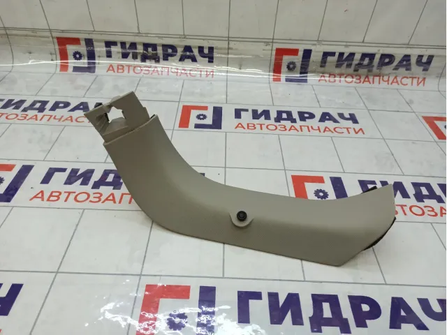 Обшивка двери багажника правая Renault Megane 909020005R