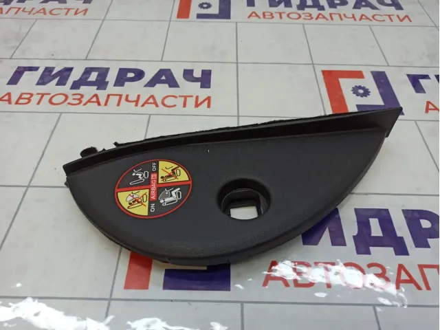 Накладка торпедо правая Renault Megane 689208680R