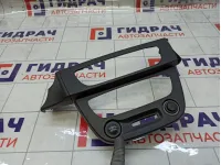 Рамка магнитолы Renault Megane 682605131R