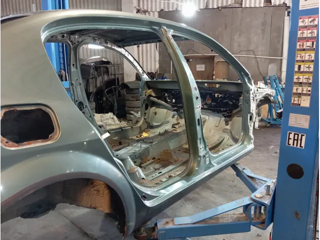 Порог со стойкой правый Renault Megane 2