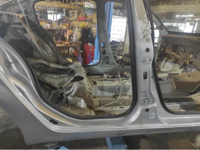 Порог со стойкой правый Renault Megane 2