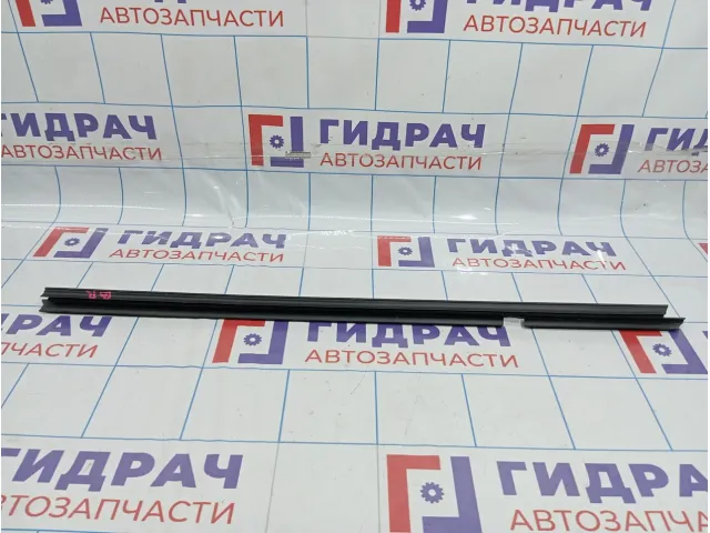 Уплотнитель стекла двери задней правой Renault Megane 2 7701475952