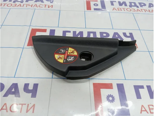 Накладка на торпедо правая с торца Renault Megane 2 8200078998