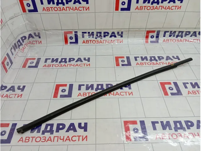 Накладка стекла переднего правого Renault Megane 3 808200162R