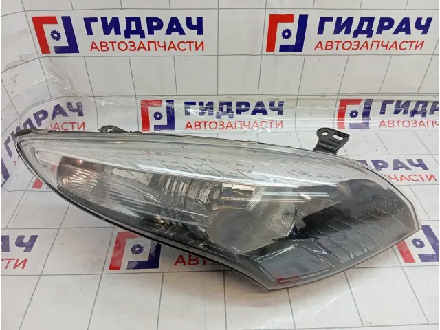Фара правая Renault Megane 3 260106239R
