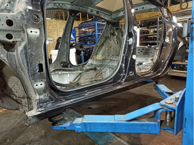 Порог со стойкой левый Renault Megane 3