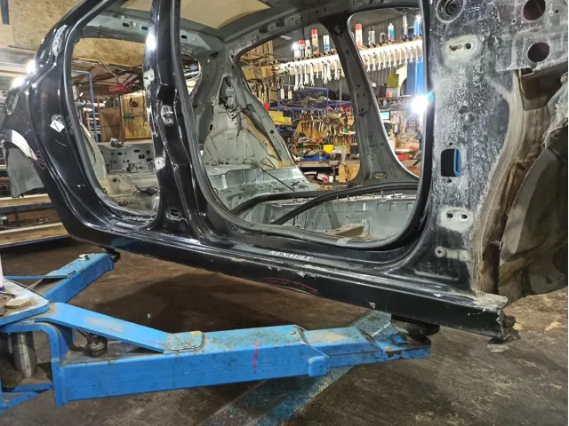 Порог со стойкой правый Renault Megane 3