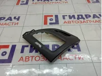 Накладка дефлектора правая Renault Megane 3 687606450R
