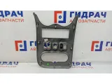 Накладка на торпедо центральная Renault Sandero 8200739438. Царапины.
