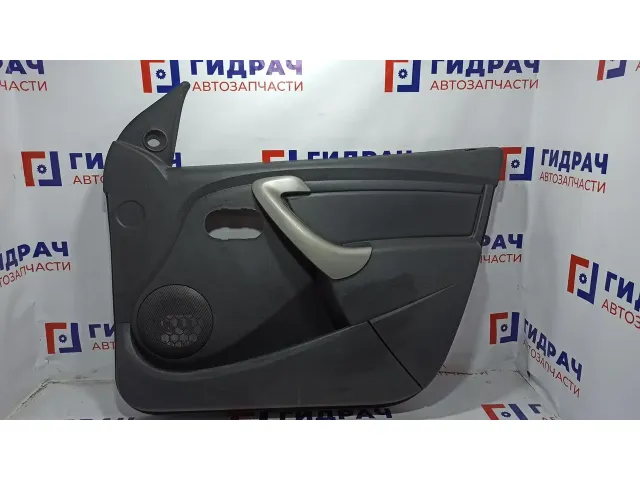 Обшивка двери передней правой Renault Sandero 8200916253.