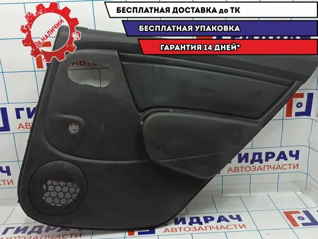 Обшивка двери задней правой Renault Sandero 8200916331. Царапины.