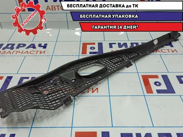 Планка под лобовое стекло правая Renault Sandero 8200294316.