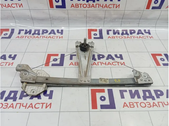 Стеклоподъемник механический задний правый Renault Sandero Stepway (5S) 827202131R