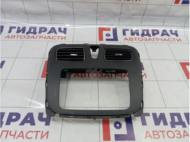 Рамка магнитолы Renault Sandero Stepway (5S) 682609827R