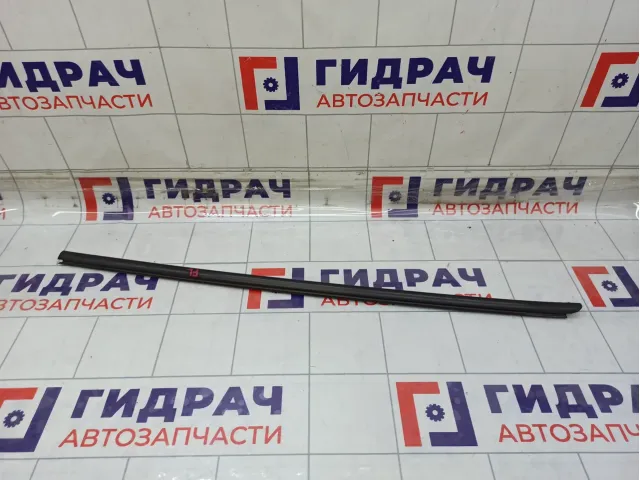 Накладка стекла переднего левого Renault Sandero 808210417R