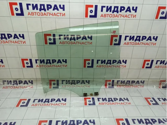 Стекло двери Renault Sandero 823015497R