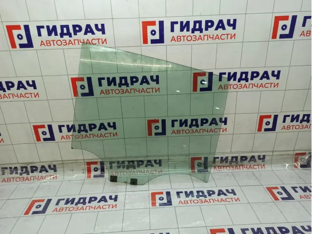 Стекло двери Renault Sandero 823005206R