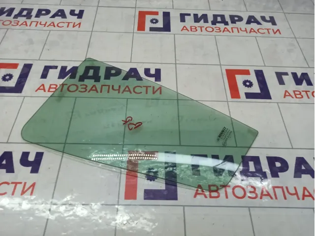 Стекло двери Renault Sandero 822621848R