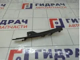 Накладка решетки стеклоочистителя левая Renault Sandero 668225143R
