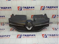Решетка радиатора Renault Sandero 623105727R