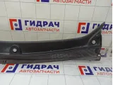 Решетка под лобовое стекло (Жабо) Renault Sandero 668115673R