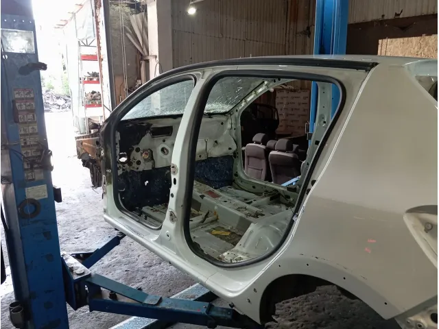 Порог со стойкой левый Renault Sandero 760137210R