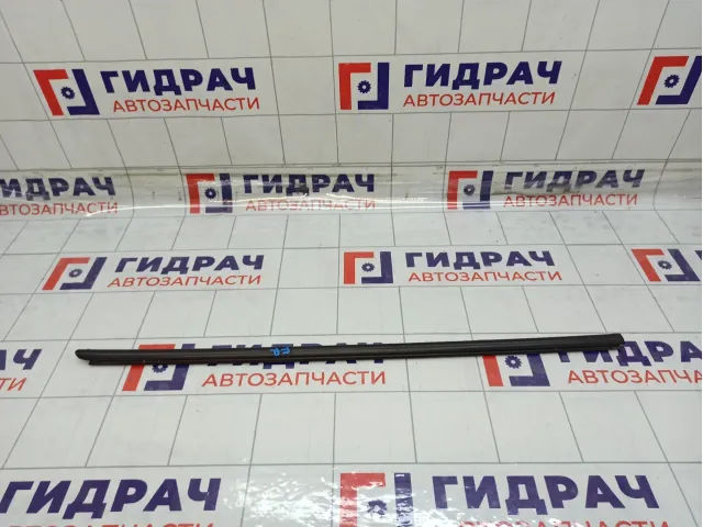 Накладка стекла переднего правого Renault Sandero 808206884R