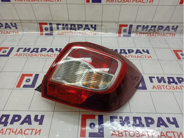 Фонарь задний правый Renault Sandero 265500465R