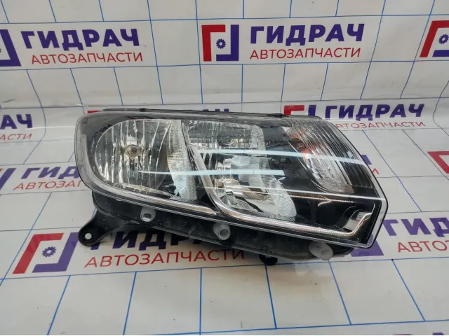 Фара правая Renault Sandero Stepway (5S) 260105559R