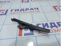 Накладка лобового стекла правая Renault Sandero Stepway (5S) 668223701R