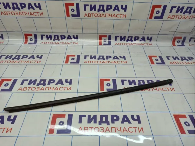 Накладка стекла переднего правого Renault Sandero Stepway (5S) 808206884R