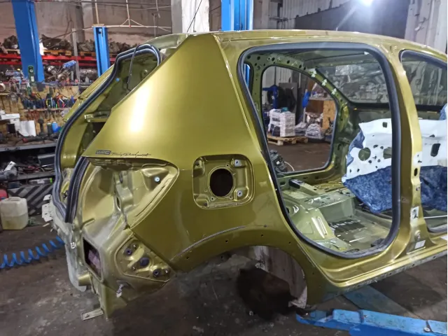 Крыло заднее правое Renault Sandero Stepway (5S)