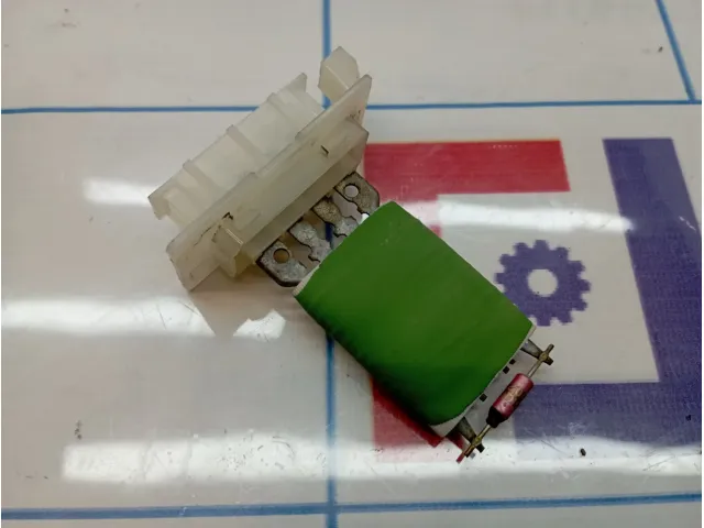 Резистор отопителя Renault Sandero Stepway (5S) 271504503R