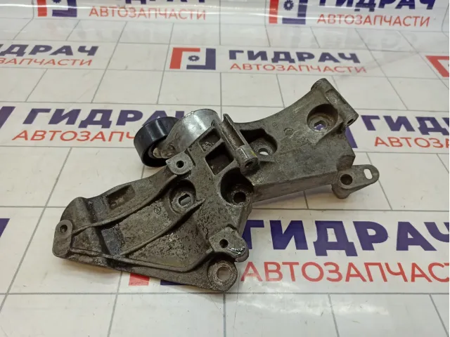 Кронштейн генератора Renault Scenic 8200072727