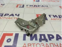 Кронштейн крепления крыла левый Renault Scenic 7782102801