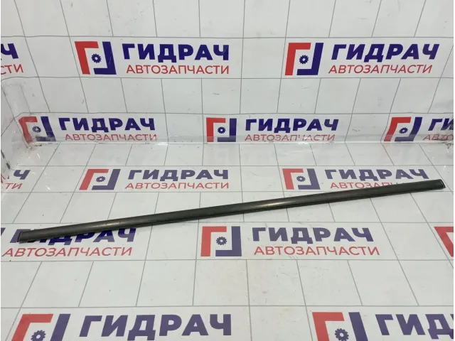 Накладка стекла заднего левого Renault Scenic 8200354332
