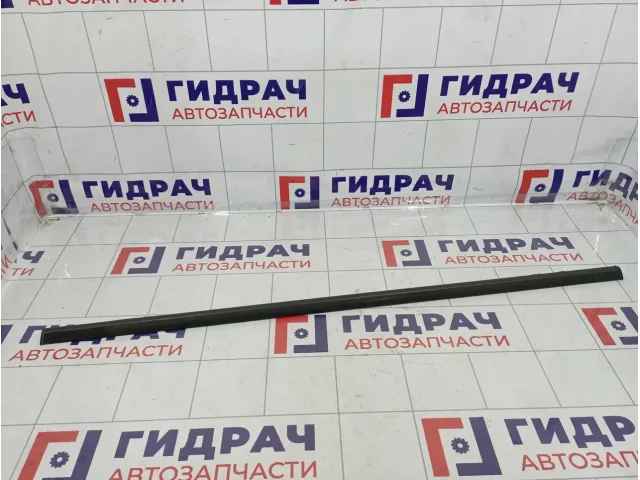 Накладка стекла заднего правого Renault Scenic 8200354335