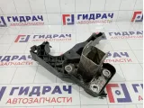 Кронштейн фары левый Renault Scenic 8200137495