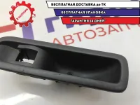 Накладка на кнопку стеклоподъемника задняя Renault Scenic 2 8200151483. Царапины.