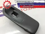 Накладка на кнопку стеклоподъемника передняя правая Renault Scenic 2 8200243559. Царапины.