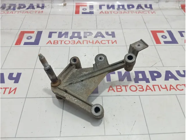Кронштейн кпп (акпп, мкпп) Renault Symbol  8200111328