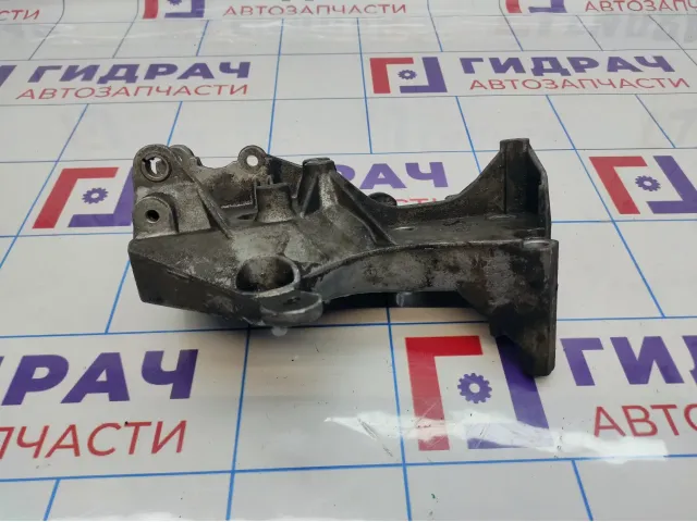 Кронштейн генератора Renault Symbol 8200020552