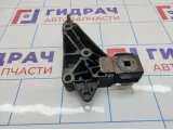 Кронштейн двигателя правый Renault Symbol 7700432410