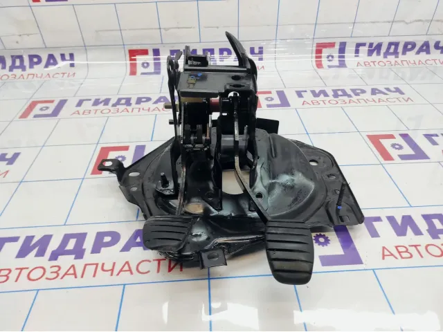 Педаль тормоза Renault Symbol 8200115368