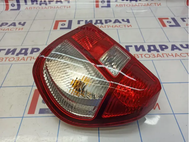 Фонарь задний правый Renault Symbol (LB) 8200403982